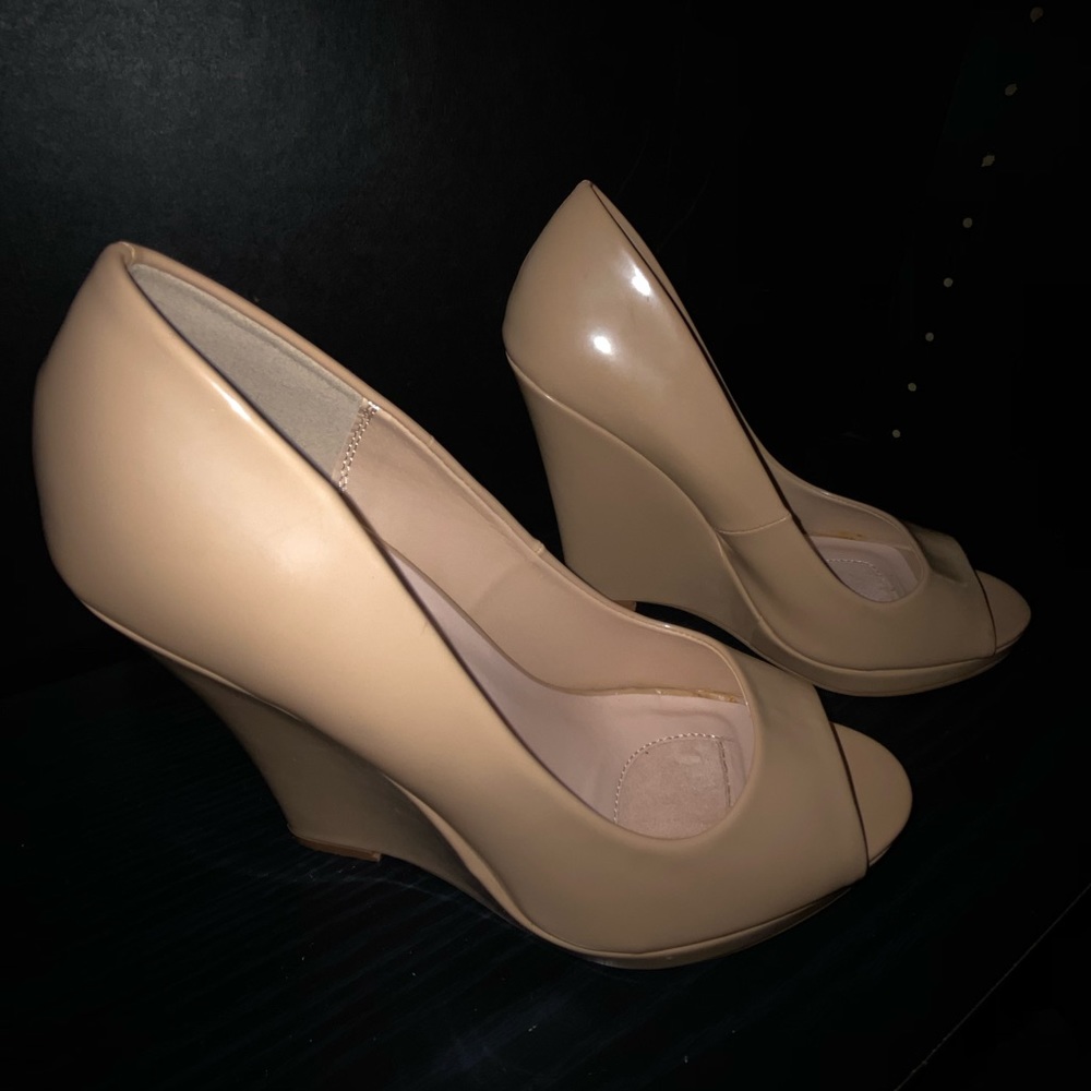 *NEW* Signature Nude peep- toe wedges